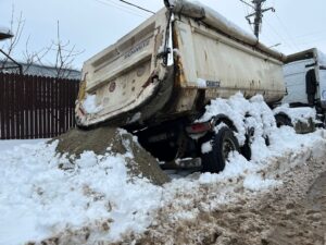 Balotești camion material antiderapant blocat